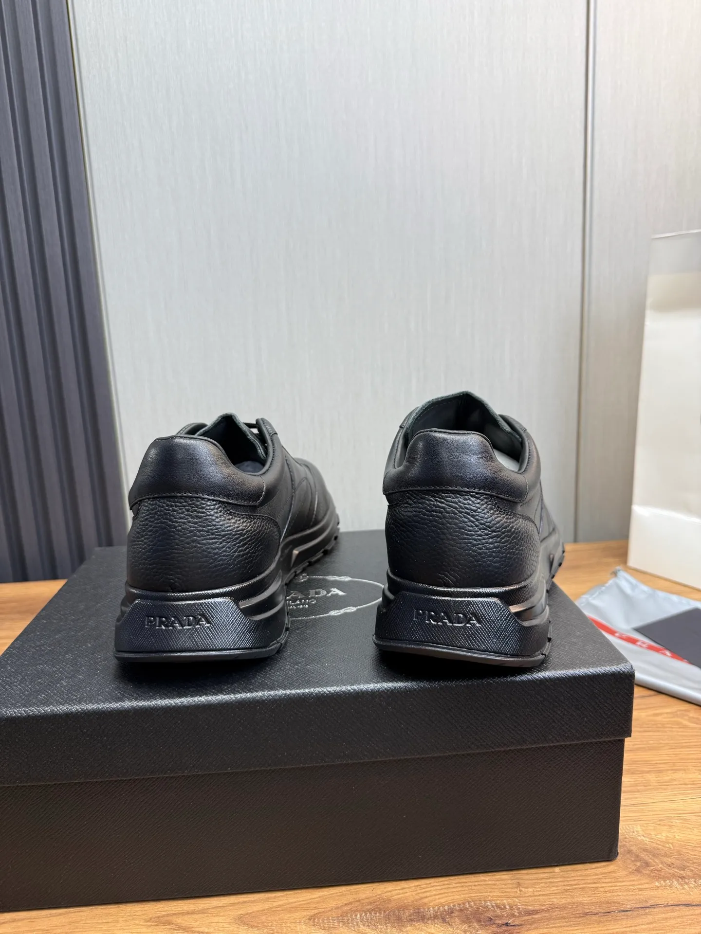 Men's shoes 💰800💰 [PRADA] Men's shoes are popular in the counter, official website is synchronized, 1 high-quality shipment ✔️Original cowhide + cowhide lining, 1🆚1 replica, original sole, 38-45 (38.45 custom-made, non-returnable)
